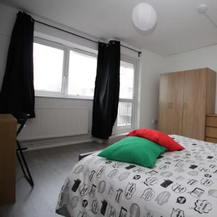 Image 3 - Bredel House, St Paul's Way, Bow Common, London, E14 7AS, United Kingdom - Room for rent