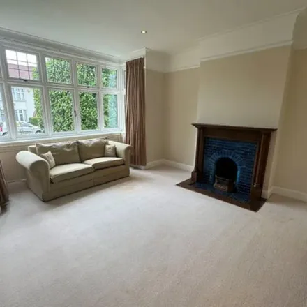 Image 2 - 26 Longmore Avenue, Oakleigh Park, London, EN5 1LB, United Kingdom - Duplex for rent