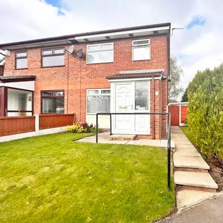 Buy this 3 bed duplex on Livingstone Close in Old Hall, Warrington