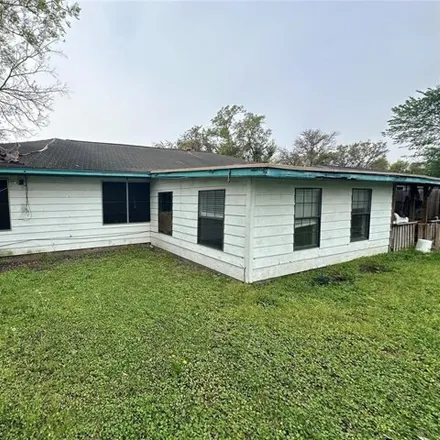 Buy this 2 bed house on 775 South 5th Street in La Porte, TX 77571