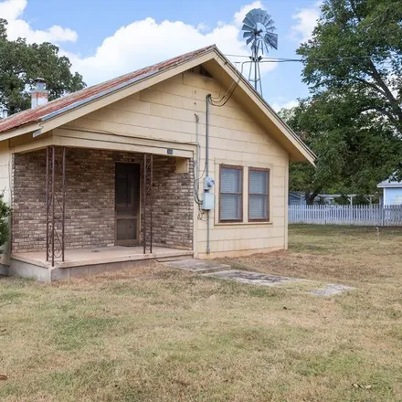 Buy this 2 bed house on 306 North Mesquite Street in Fredericksburg, TX 78624