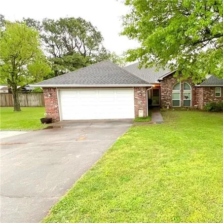Buy this 3 bed house on 2011 Hummingbird Drive in Springdale, AR 72764