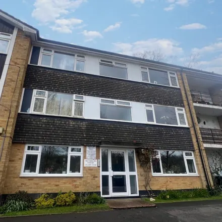 Rent this 2 bed apartment on Elgin Crescent in Tandridge, CR3 6ND