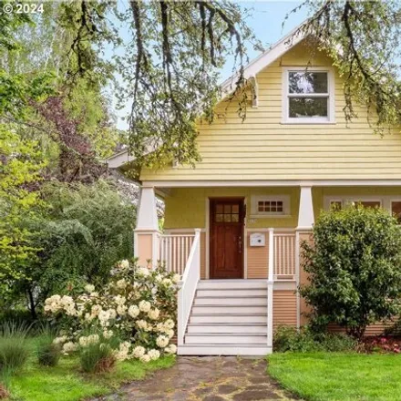 Buy this 3 bed house on 2136 Southeast 38th Avenue in Portland, OR 97214