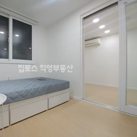 Rent this 1 bed apartment on 서울특별시 관악구 신림동 98-430