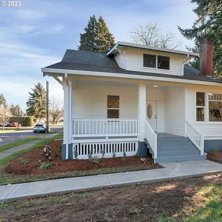 Image 3 - 10224 Northeast Tillamook Street, Portland, OR 97220, USA - House for sale