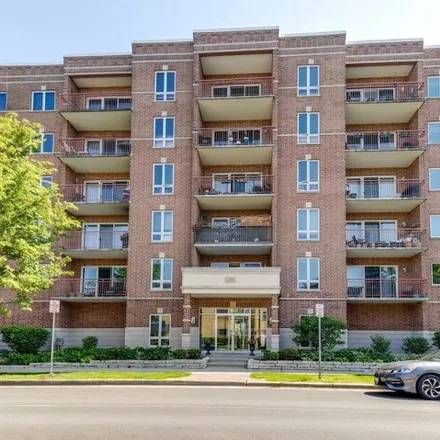 Buy this 2 bed condo on 1367 Washington Street in Des Plaines, IL 60016