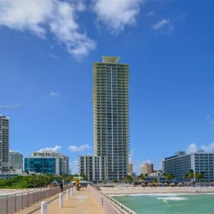 Image 2 - La Perla Ocean Residences, 16699 Collins Avenue, Sunny Isles Beach, FL 33160, USA - Condo for sale