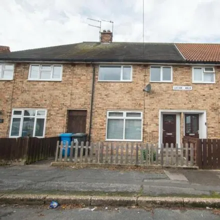 Rent this 3 bed townhouse on Swithin Close in Hull, HU4 7DL