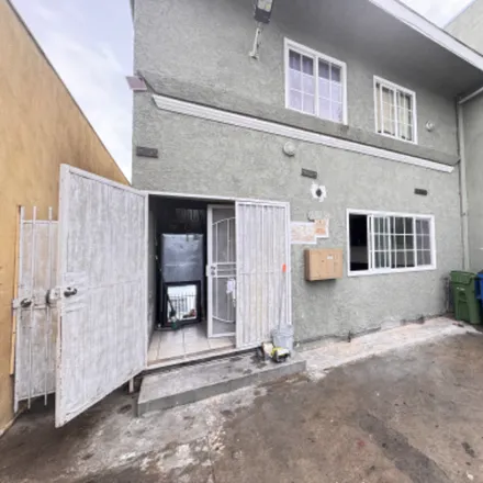 Rent this 3 bed condo on 2820 w slauson ave
