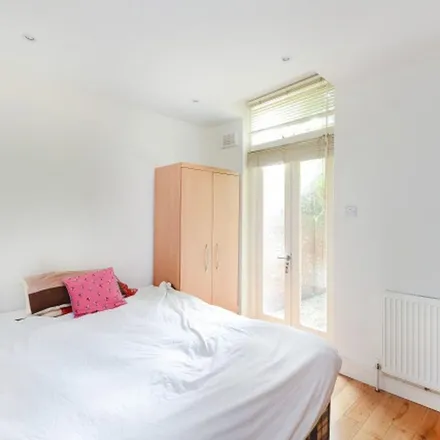 Rent this 2 bed apartment on Bikehangar 537 in Kellett Road, London