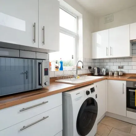 Rent this 4 bed townhouse on 5A Barclay Road in London, SW6 1EJ