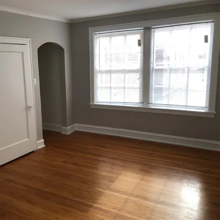 Rent this 1 bed apartment on 1714 West Albion Avenue