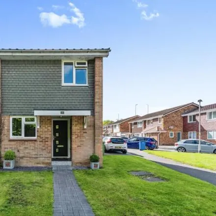 Buy this 3 bed house on Knightswood in Bracknell, RG12 7ZS
