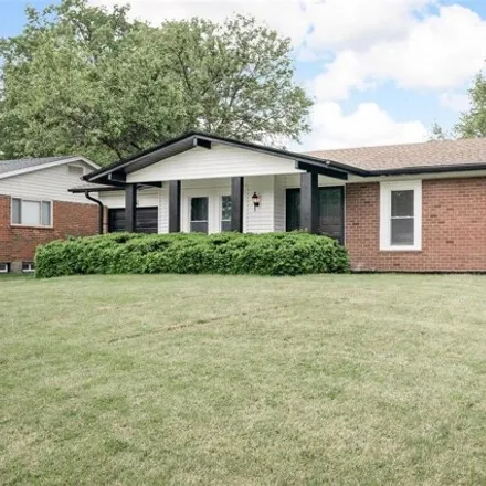 Buy this 3 bed house on 2855 Wellington Drive in Saint Louis County, MO 63033