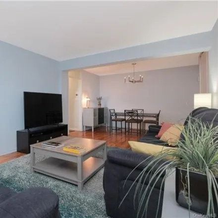 Image 2 - 75 West 238th Street, New York, NY 10463, USA - Apartment for sale