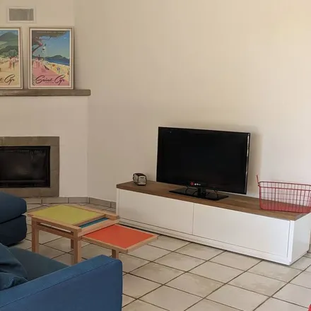 Rent this 2 bed house on Orpi in 10 Avenue Aristide Briand, 83270 Saint-Cyr-sur-Mer