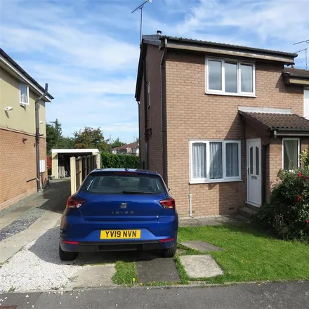 Rent this 2 bed house on Lyncroft Close in Catcliffe, S60 5HB