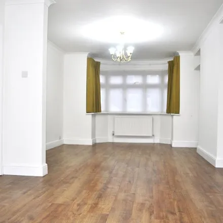 Rent this 3 bed townhouse on London Biggin Hill Airport in Main Road, London
