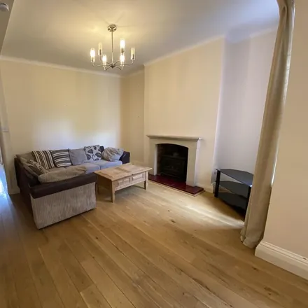 Rent this 4 bed townhouse on Knighton Road in Leicester, LE2 3HL