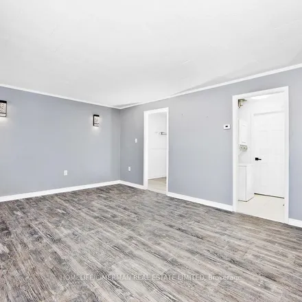 Image 3 - 6108 Cadham Street, Niagara Falls, ON L2G 2X1, Canada - Apartment for rent