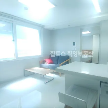 Rent this 1 bed apartment on 서울특별시 강남구 대치동 901-16