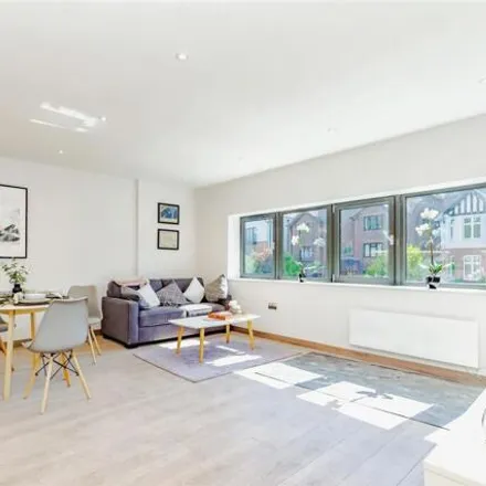 Buy this 2 bed apartment on Farningham Road in Croydon Road, Tandridge