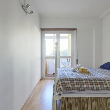 Rent this 3 bed room on Rua Cristóvão de Figueiredo in 1600-198 Lisbon, Portugal