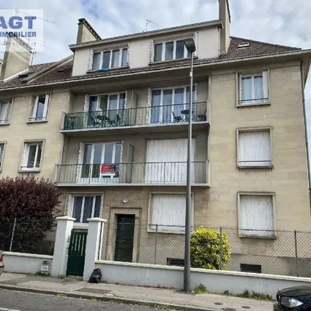 Image 5 - 19 Place Georges Clemenceau, 60000 Beauvais, France - Apartment for rent