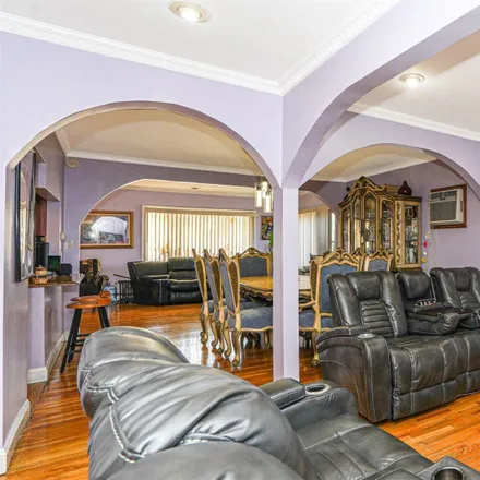 Image 5 - 184th Street, New York, NY 11423, USA - House for sale