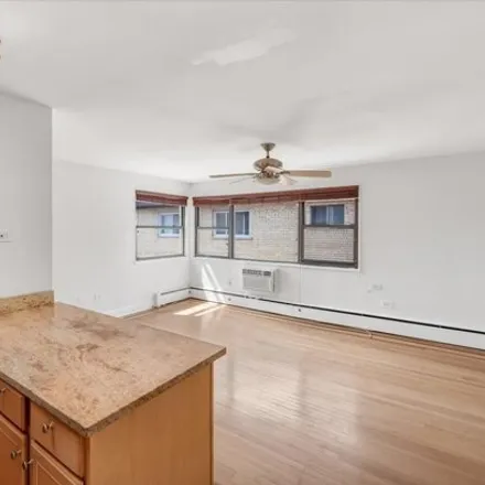 Image 6 - 7608-7610 North Rogers Avenue, Chicago, IL 60626, USA - Condo for rent