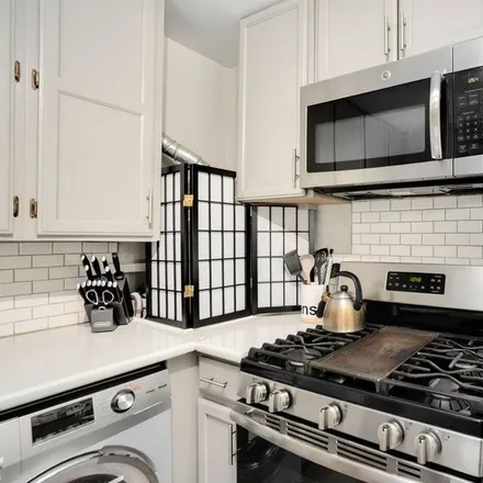 Rent this studio house on 417 Park St.