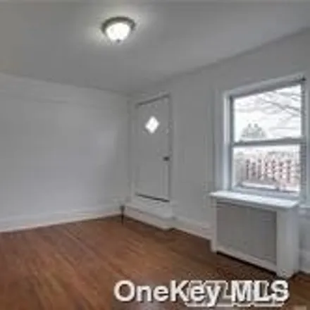 Image 2 - 88-04 207th Street, New York, NY 11427, USA - House for rent