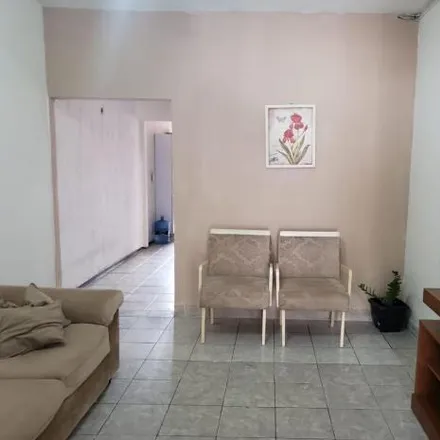 Buy this 5 bed house on Colégio Padre Mororó in Rua 111, Nova Metrópole