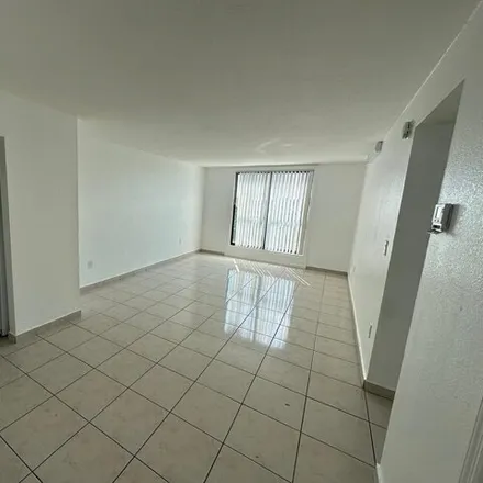Image 7 - 606 West 81st Street, Hialeah, FL 33014, USA - Condo for rent