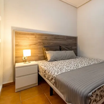 Rent this 6 bed room on Col·legi d'Educació Infantil i Primària Max Aub in Carrer del Pare Urbà, 46009 Valencia