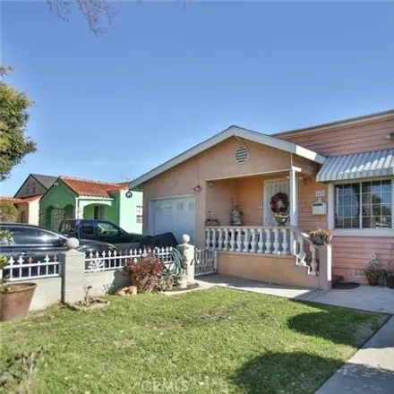 Buy this 2 bed house on 1543 West Burnett Street in Long Beach, CA 90810