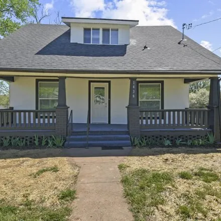 Buy this 4 bed house on 627 West Poplar Street in Springfield, MO 65802
