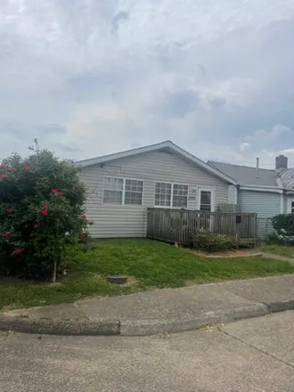 Buy this 2 bed house on 627 West 22nd Street in Huntington, WV 25704