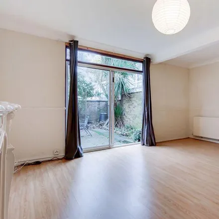 Rent this 3 bed apartment on 25 Alderney Road in London, E1 4EG