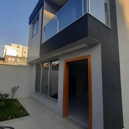 Buy this 3 bed house on Rua dos Expedicionários in Santa Amélia, Belo Horizonte - MG