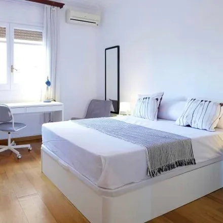 Rent this 1 bed room on Carrer de València in 95, 08029 Barcelona