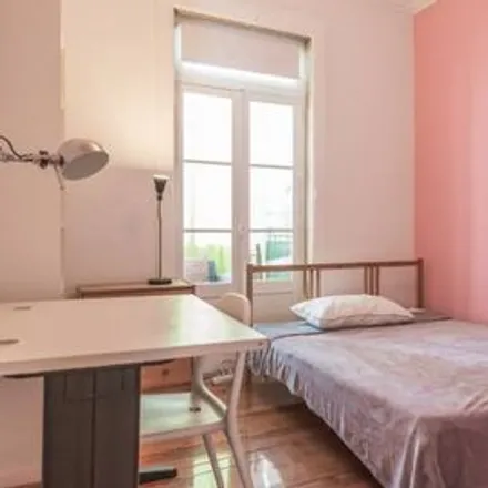 Rent this 7 bed room on Avenida Almirante Reis