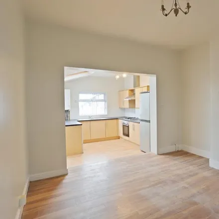 Rent this 4 bed townhouse on Pickmere Road in Sheffield, S10 1HA