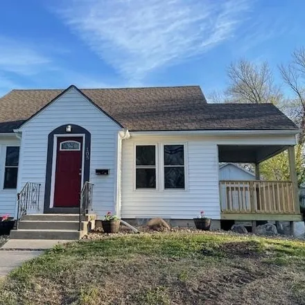 Buy this 2 bed house on 129 West Tebo Street in Clinton, MO 64735
