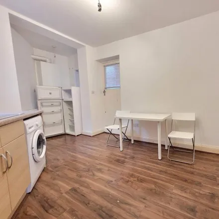 Image 2 - Golders Green Road, London, NW11 8HP, United Kingdom - Apartment for rent