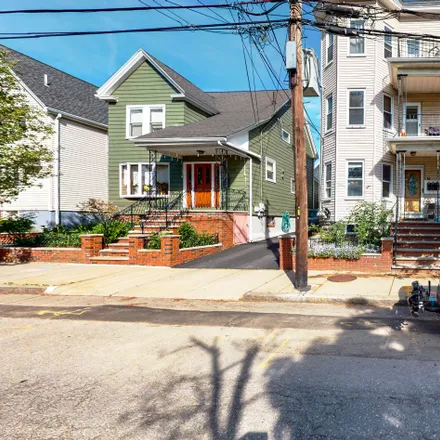 Image 2 - #1, 11 Partridge Avenue, Magoun Square, Somerville - Apartment for rent