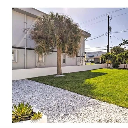 Image 4 - 111 South Golfview Road, Lake Worth Beach, FL 33460, USA - House for sale