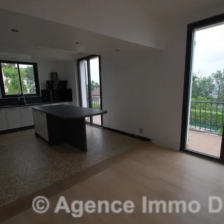 Rent this 3 bed apartment on Clermont-Ferrand in Puy-de-Dôme, France