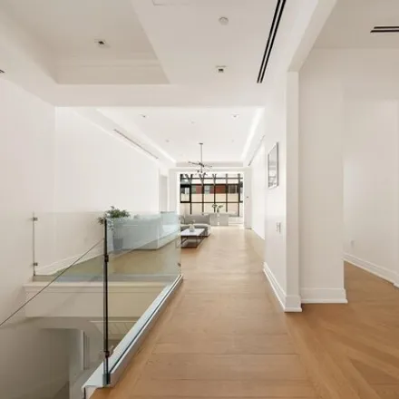 Image 3 - 320 East 82nd Street, New York, NY 10028, USA - Condo for sale